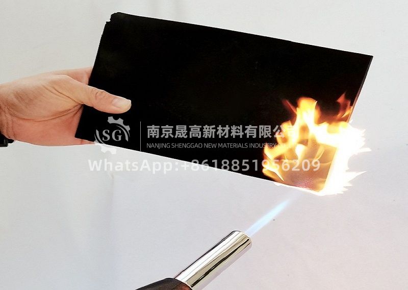 Flame retardant rubber sheet